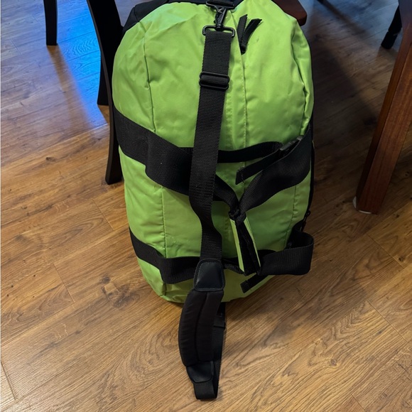 L.L. Bean adventure duffle medium - Picture 4 of 9